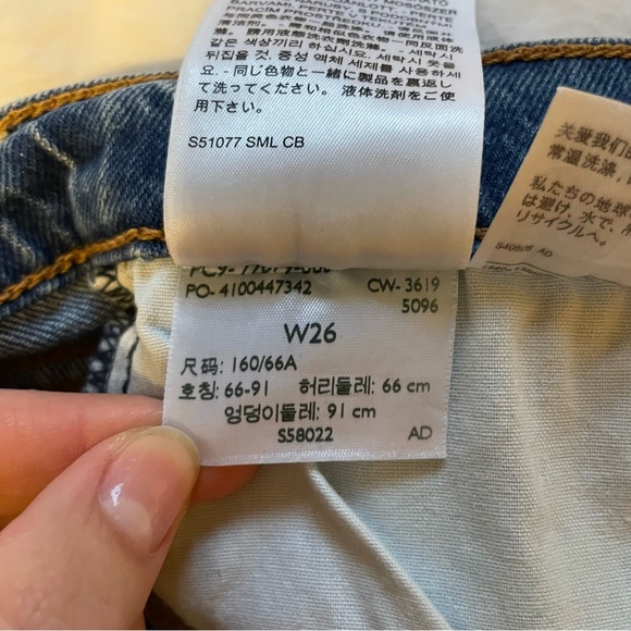 Levi’s Ribcage Shorts - Picture 9 of 10